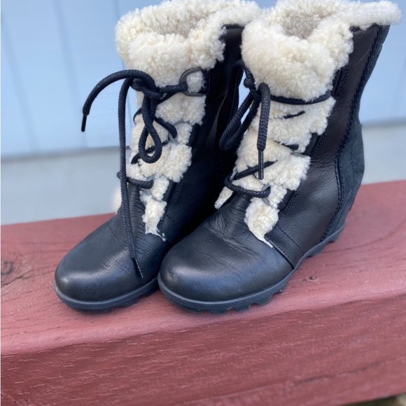 Woman’s size 6.5 sorel winter boots - Picture 1 of 4